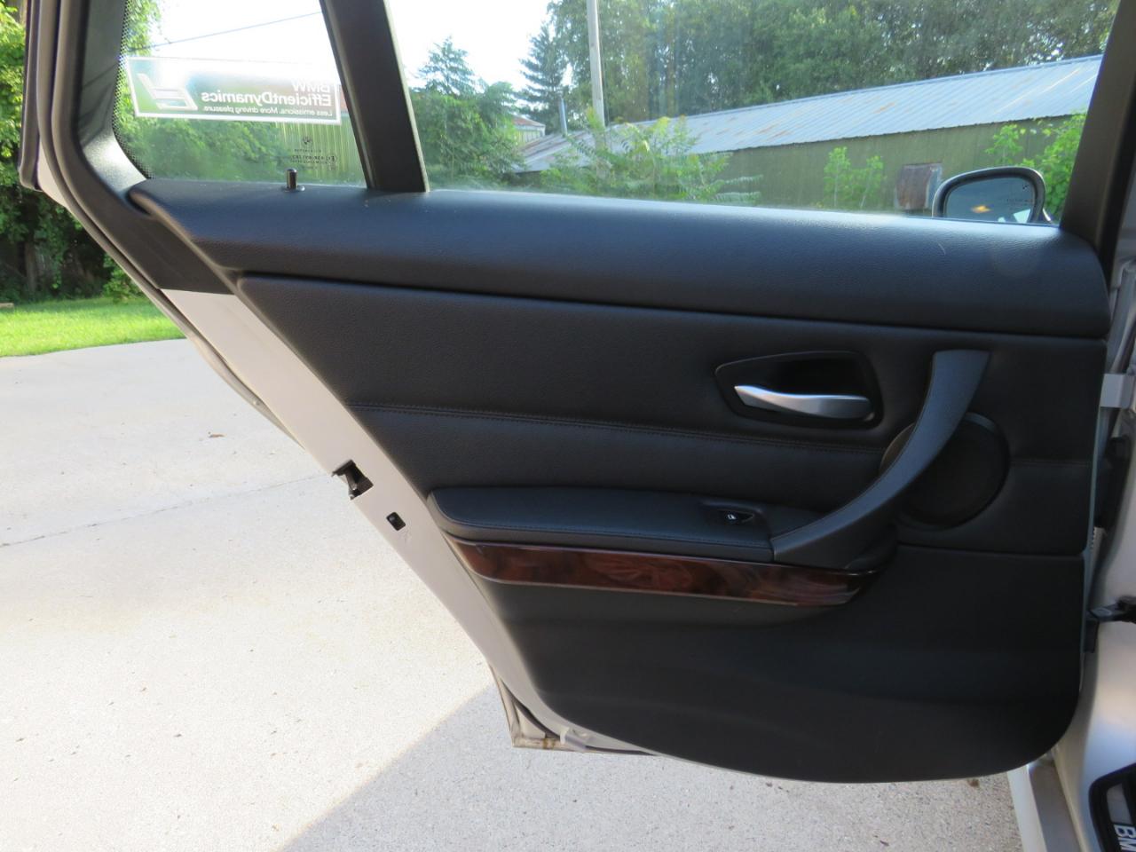 BMW 3-Series Sport Wagon 328i xDrive 2011