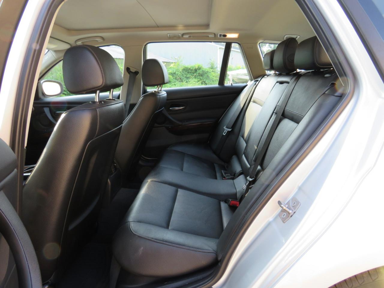 BMW 3-Series Sport Wagon 328i xDrive 2011