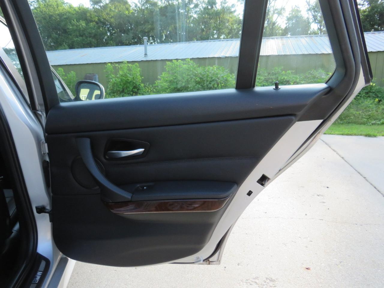 BMW 3-Series Sport Wagon 328i xDrive 2011