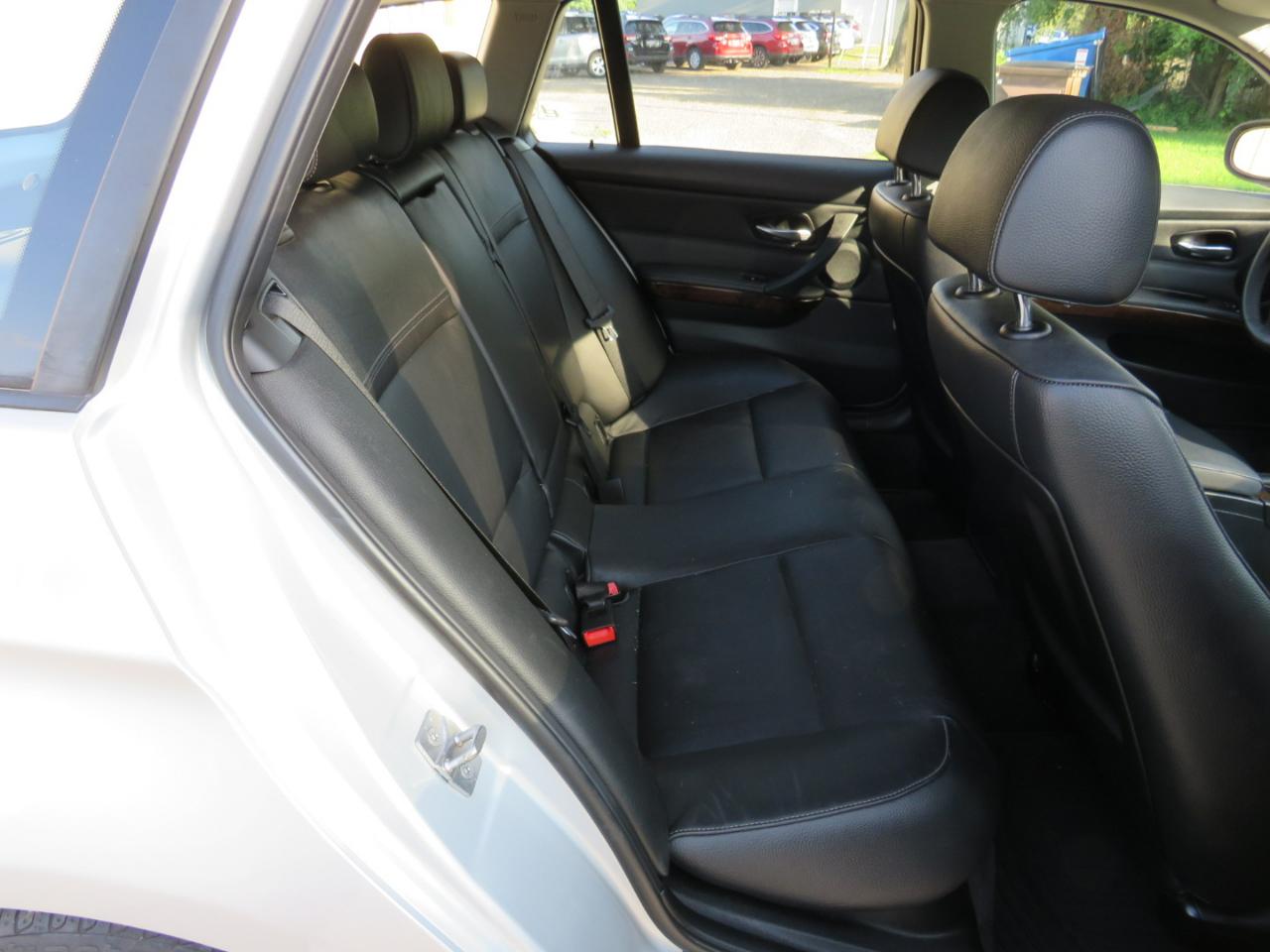 BMW 3-Series Sport Wagon 328i xDrive 2011