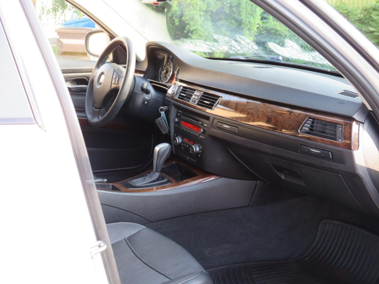 BMW 3-Series Sport Wagon 328i xDrive 2011