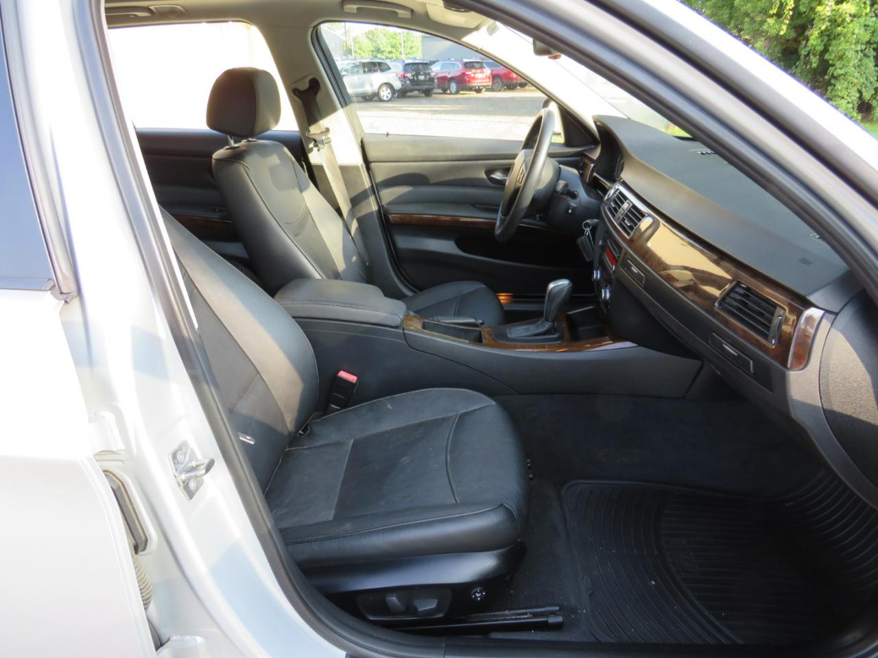 BMW 3-Series Sport Wagon 328i xDrive 2011