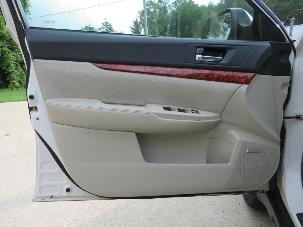 Subaru Outback 2.5i Limited 2010