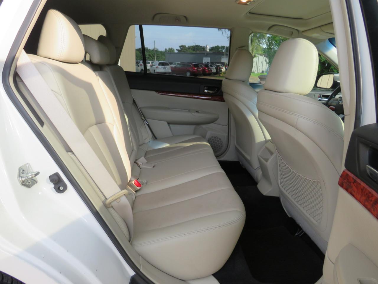 Subaru Outback 2.5i Limited 2010