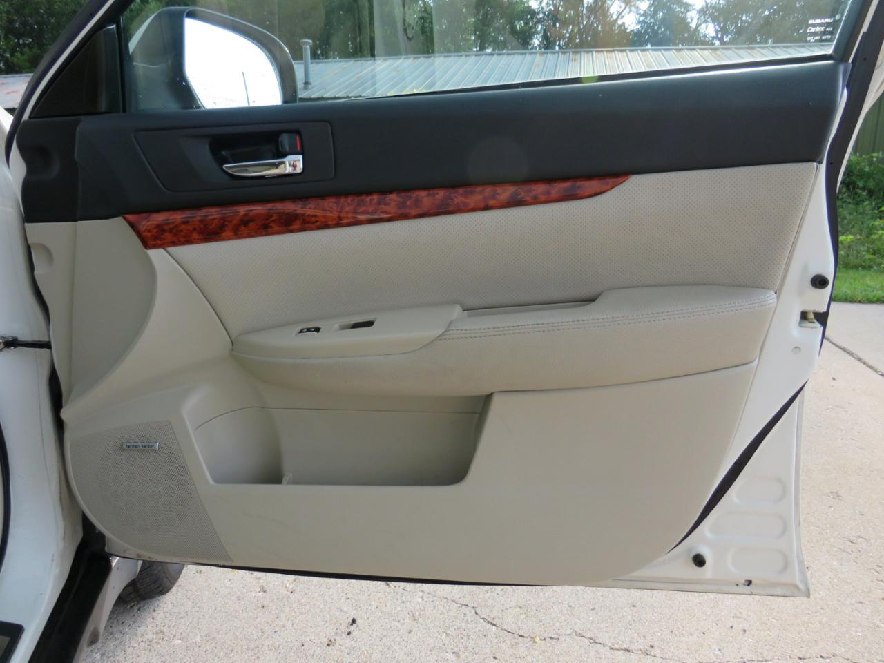 Subaru Outback 2.5i Limited 2010