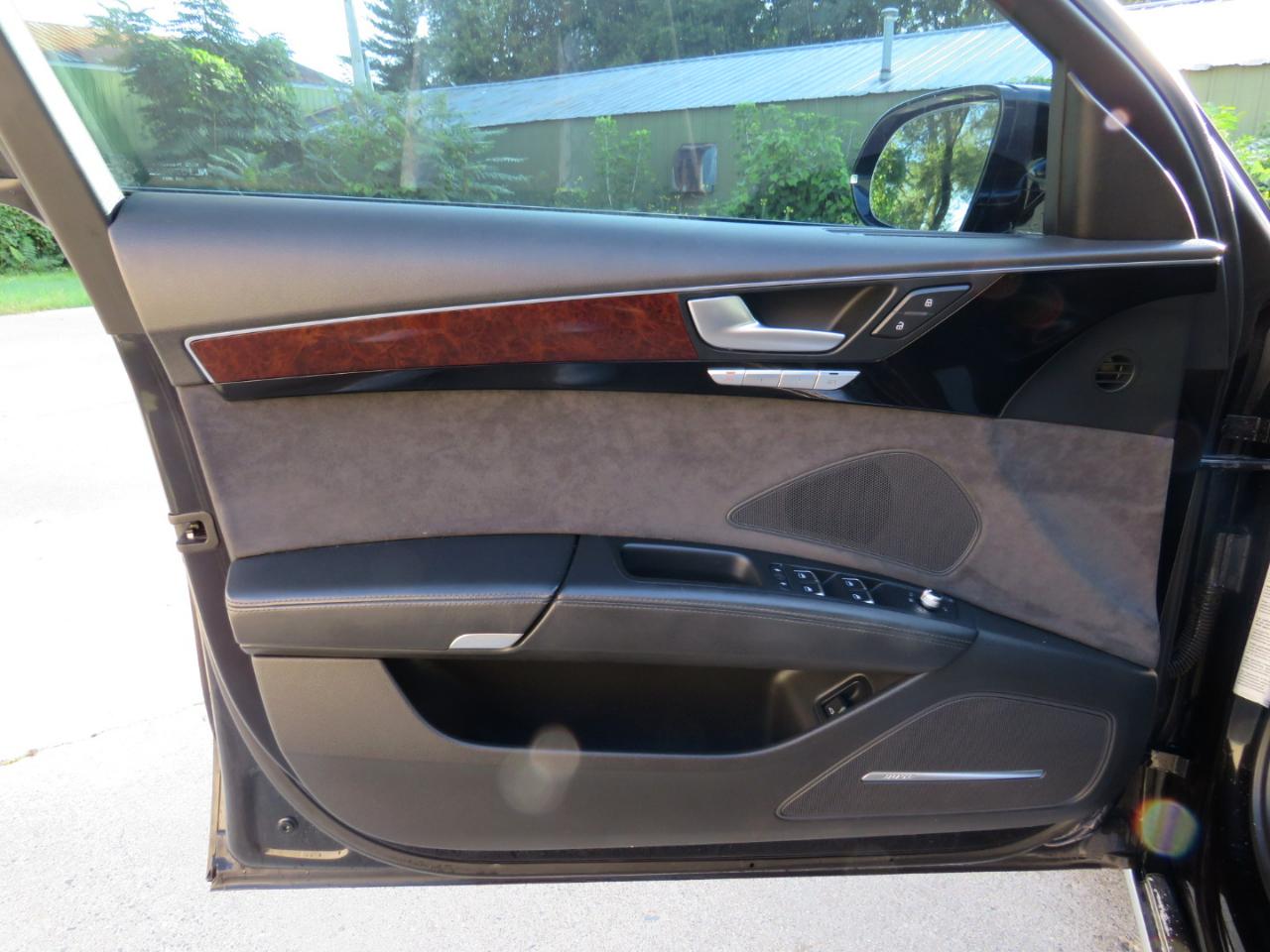 Audi A8 4.0T Sedan L quattro Tiptronic 2013