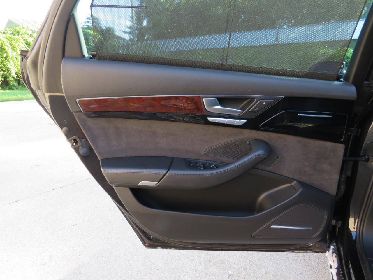 Audi A8 4.0T Sedan L quattro Tiptronic 2013