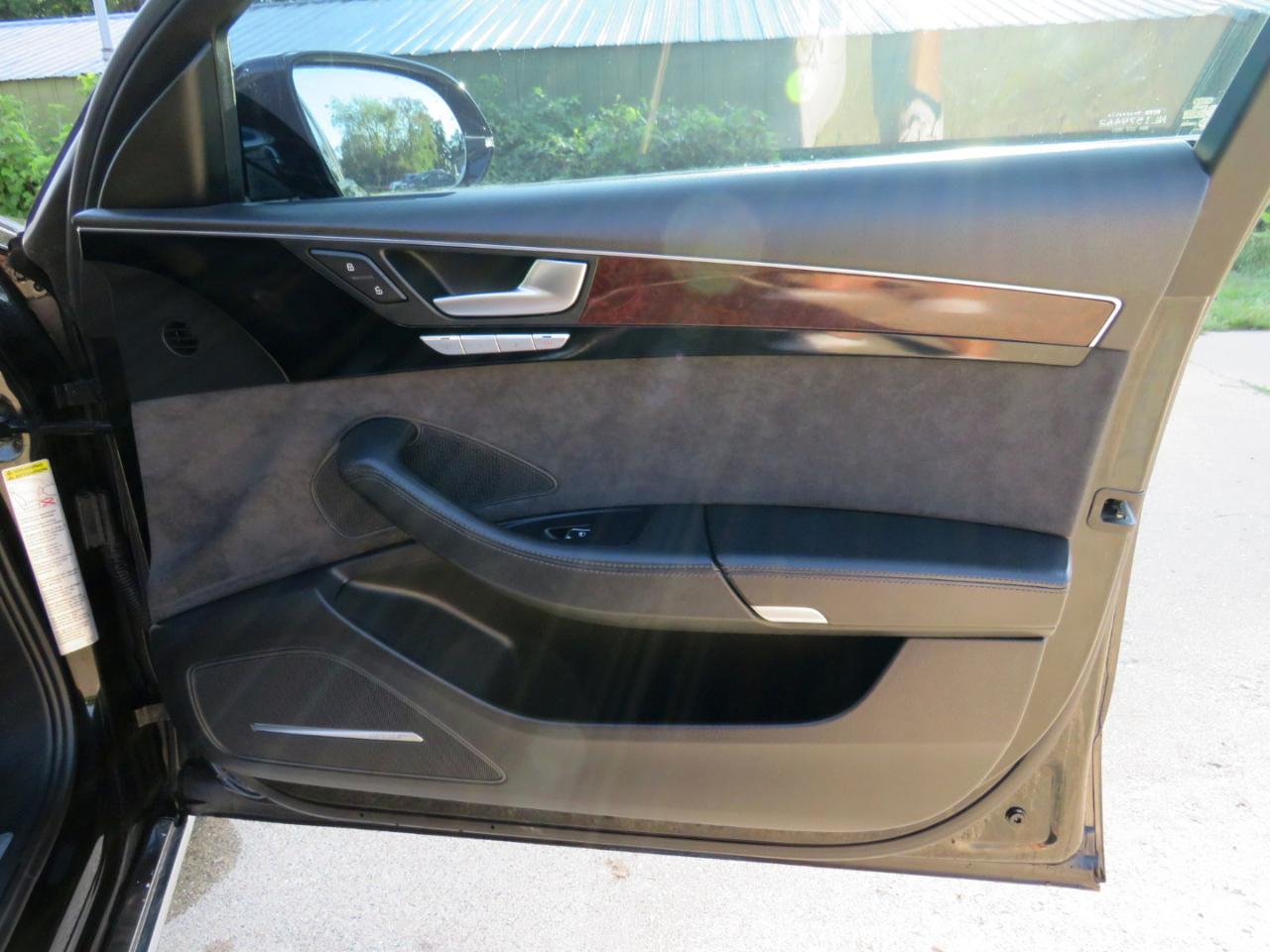 Audi A8 4.0T Sedan L quattro Tiptronic 2013