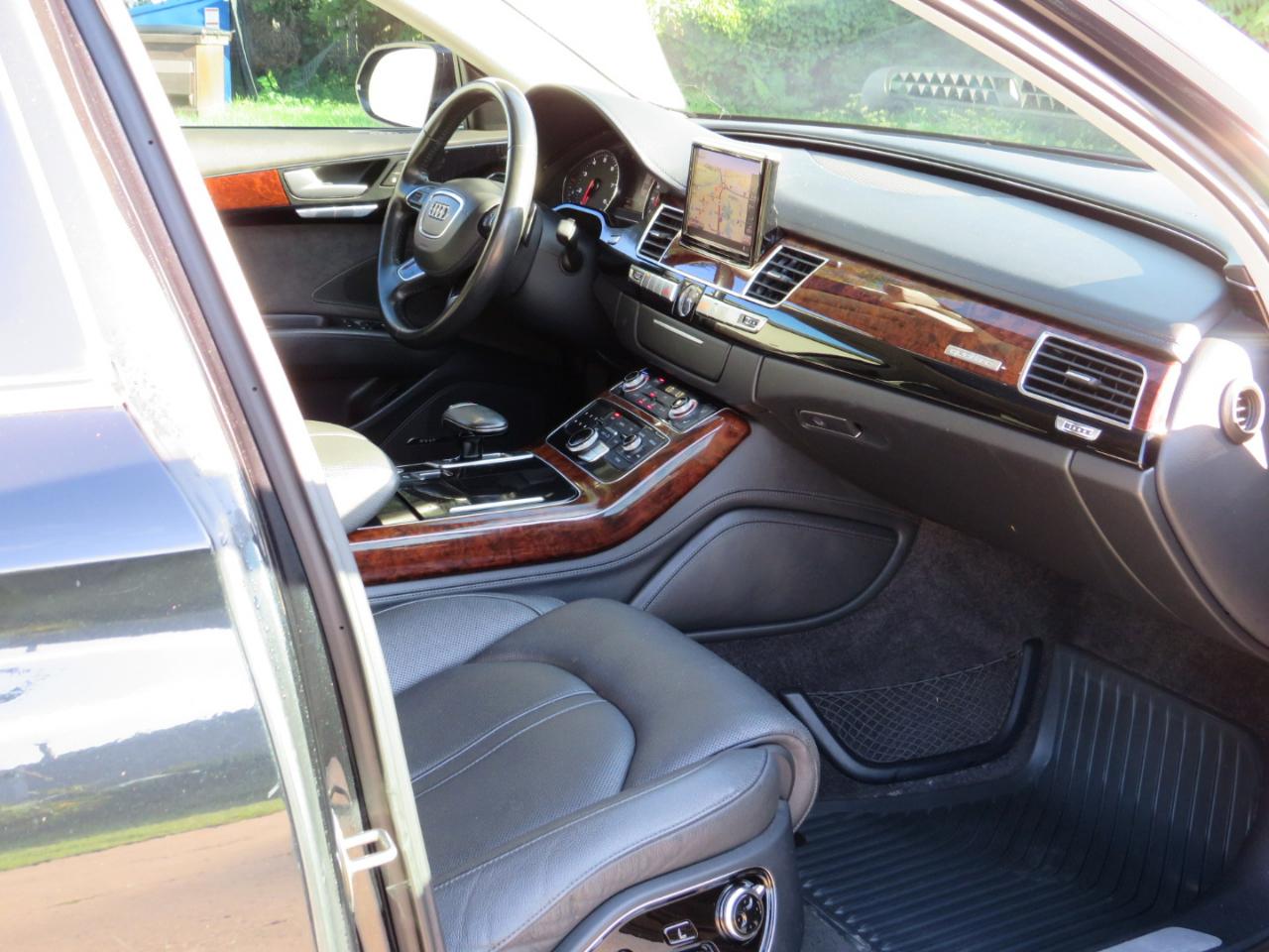 Audi A8 4.0T Sedan L quattro Tiptronic 2013
