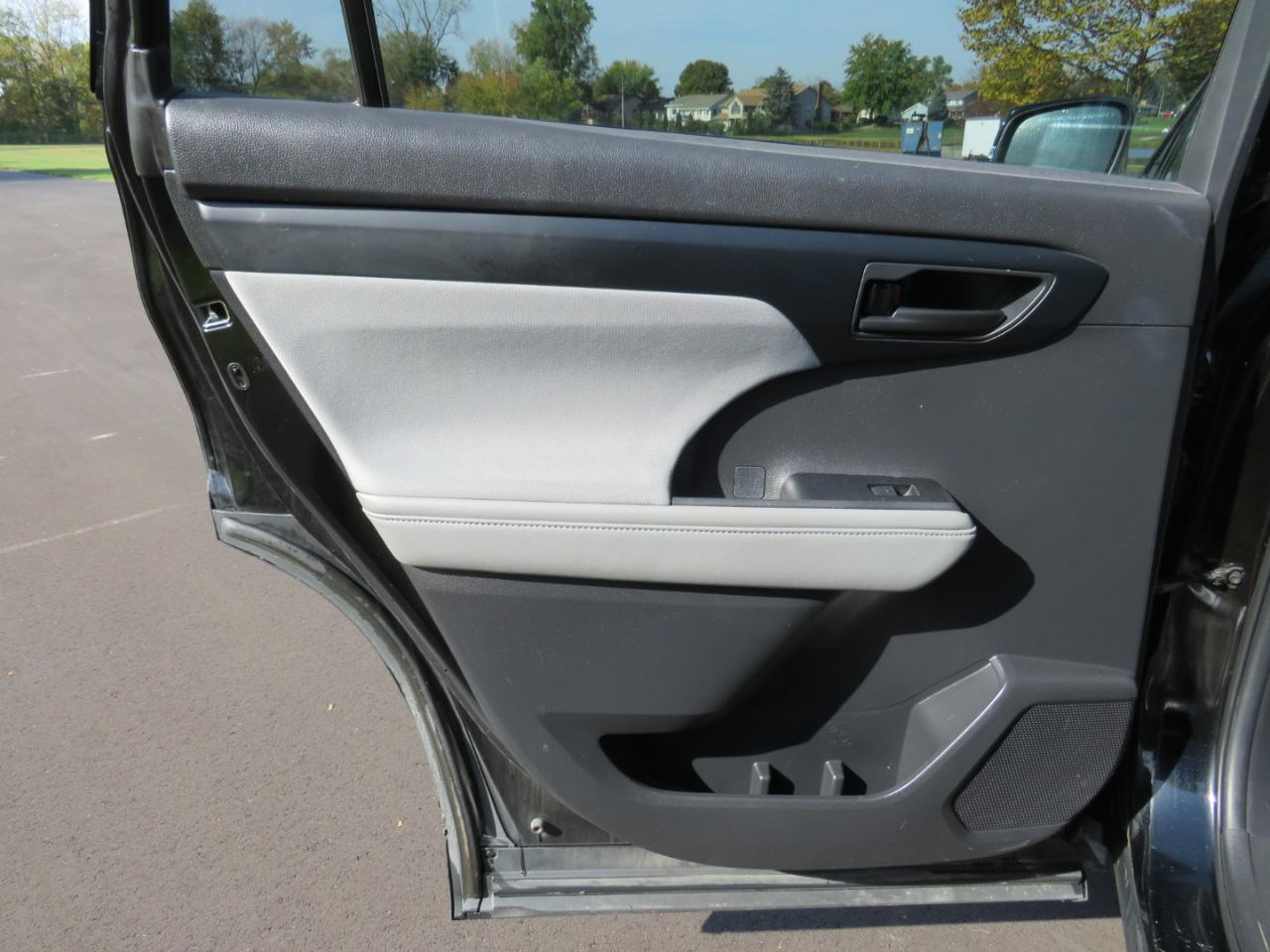 Toyota Highlander LE AWD V6 2020