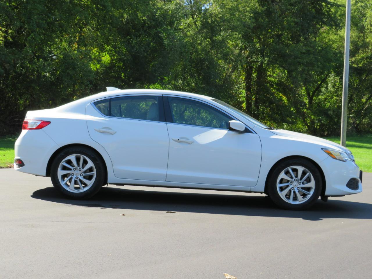 Acura ILX 8-Spd AT w/ Premium Package 2016