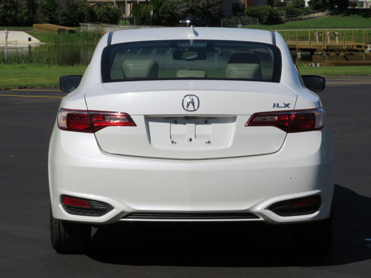 Acura ILX 8-Spd AT w/ Premium Package 2016