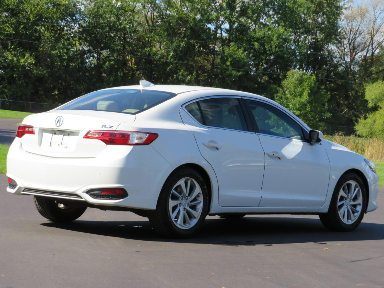 Acura ILX 8-Spd AT w/ Premium Package 2016