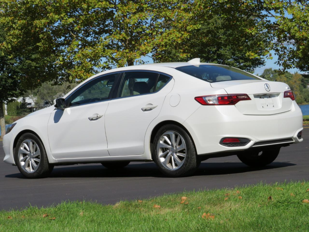 Acura ILX 8-Spd AT w/ Premium Package 2016