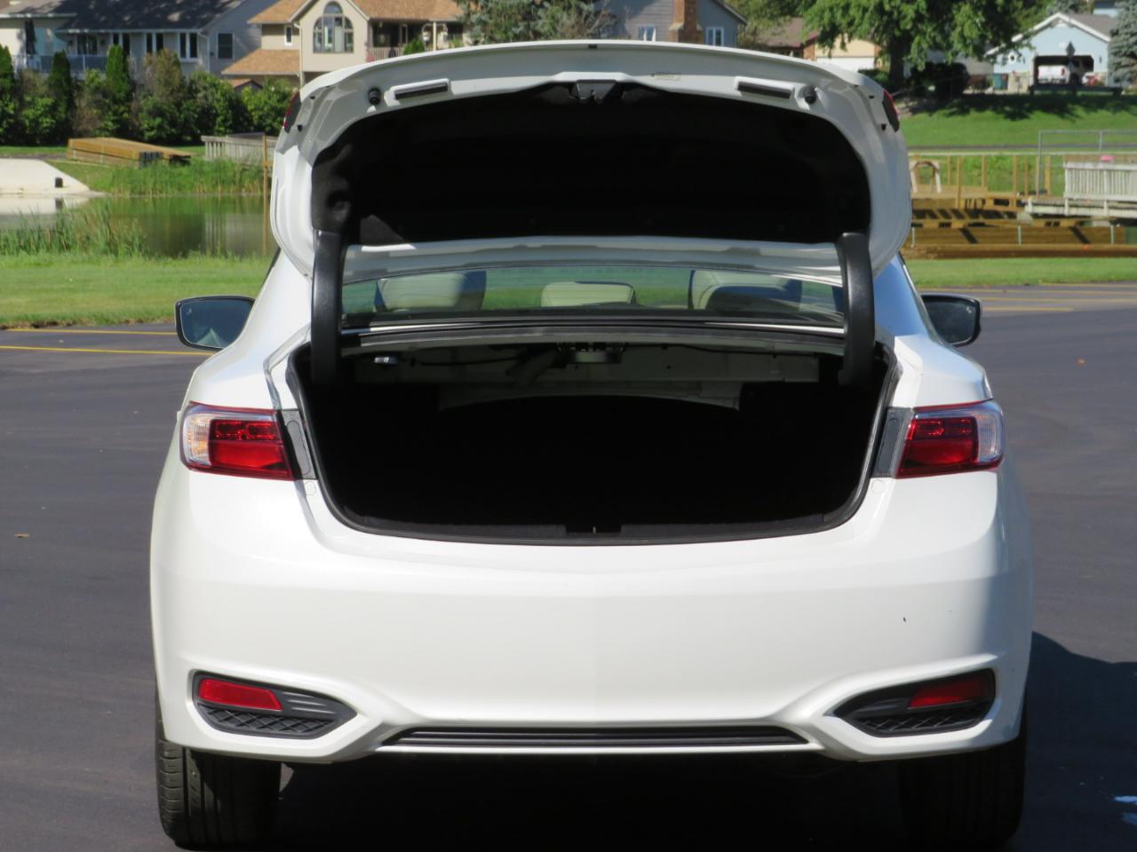 Acura ILX 8-Spd AT w/ Premium Package 2016