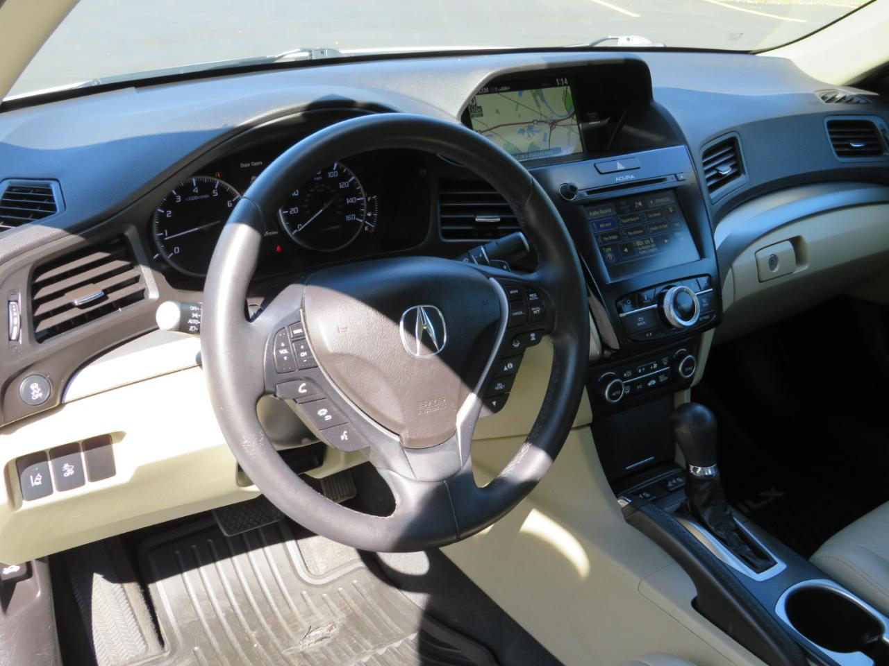 Acura ILX 8-Spd AT w/ Premium Package 2016