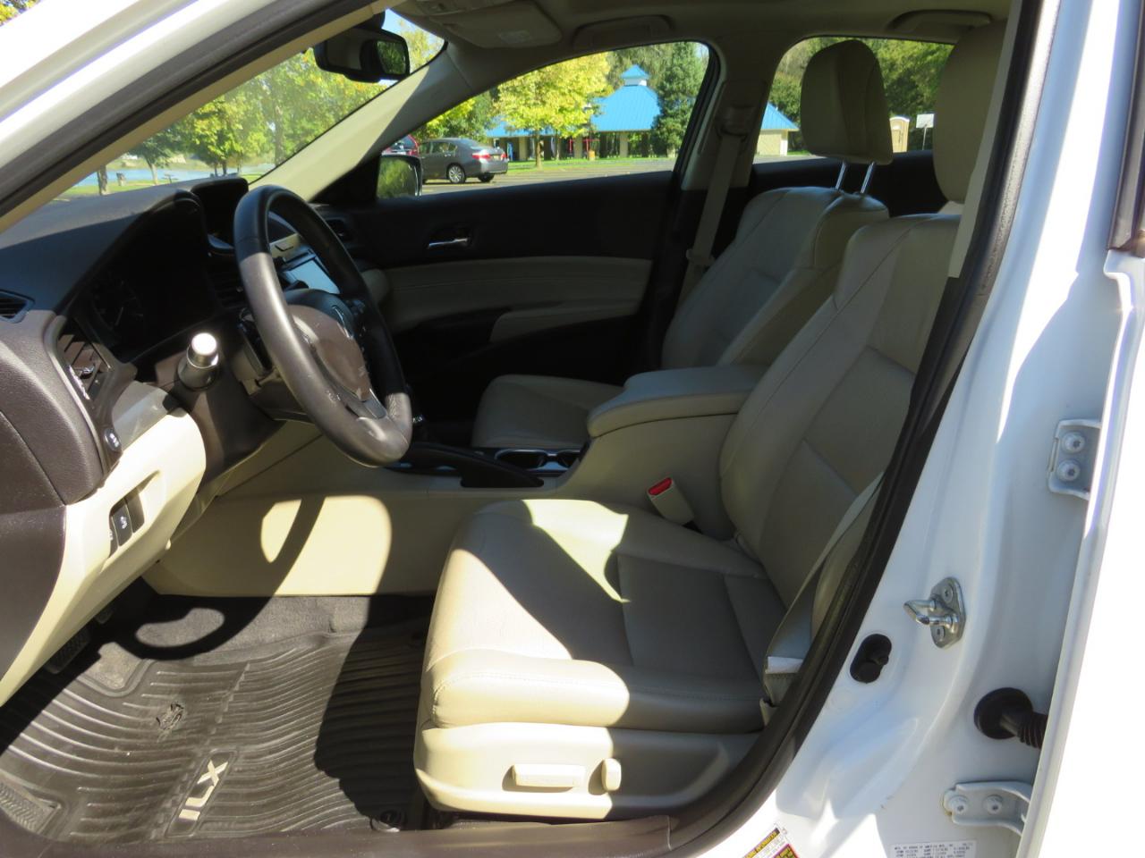 Acura ILX 8-Spd AT w/ Premium Package 2016