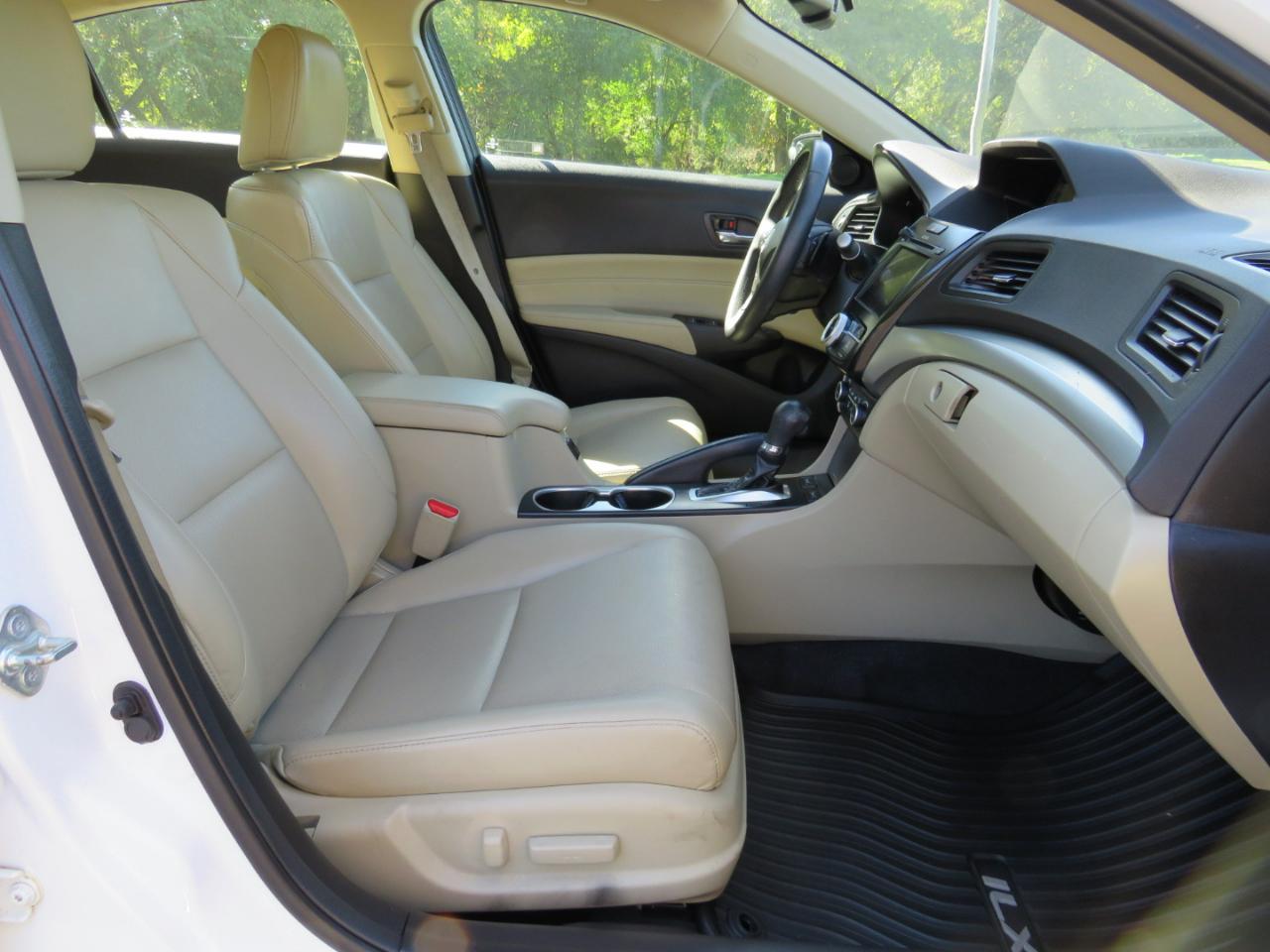 Acura ILX 8-Spd AT w/ Premium Package 2016