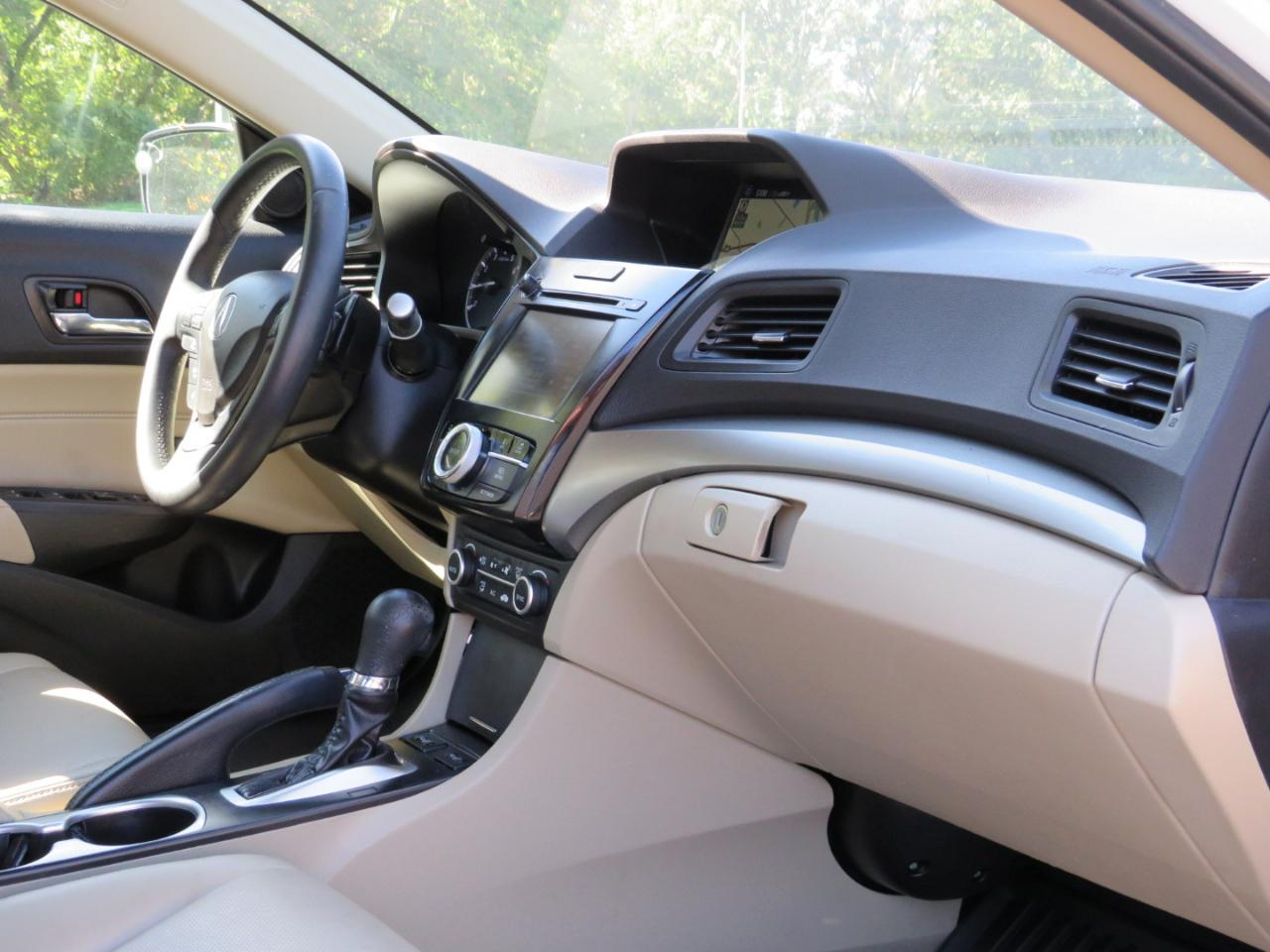 Acura ILX 8-Spd AT w/ Premium Package 2016