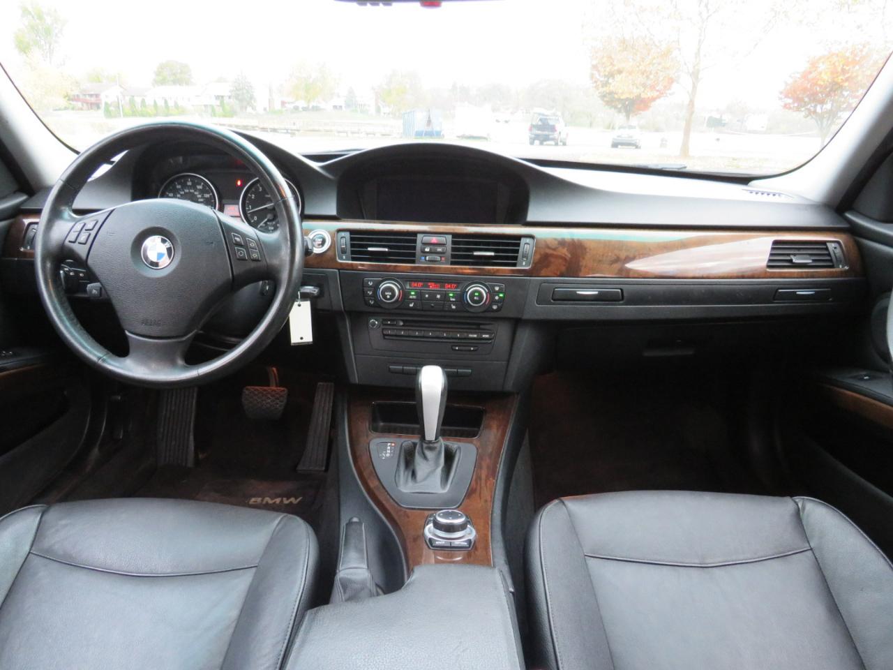 BMW 3-Series 335i xDrive 2011