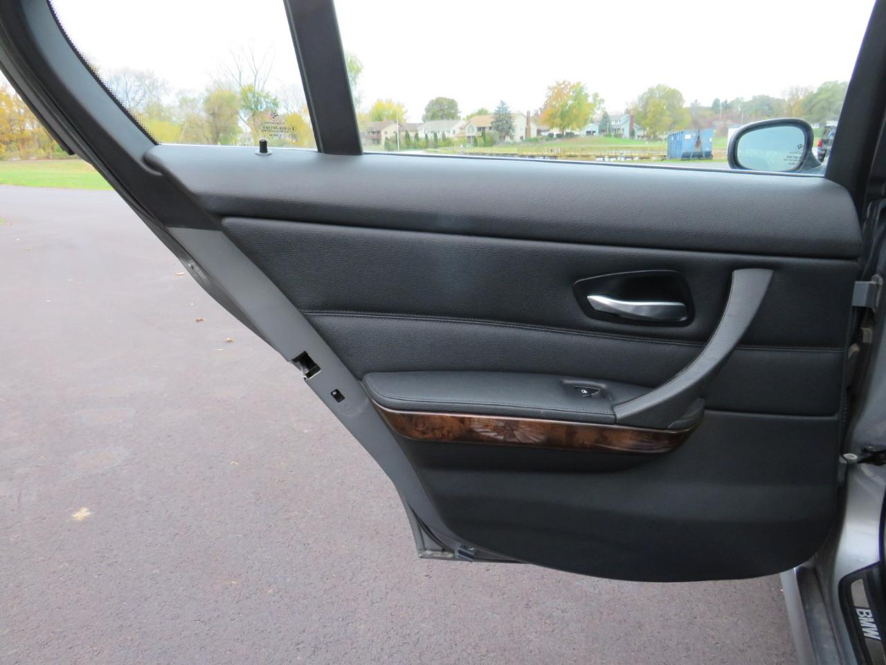 BMW 3-Series 335i xDrive 2011