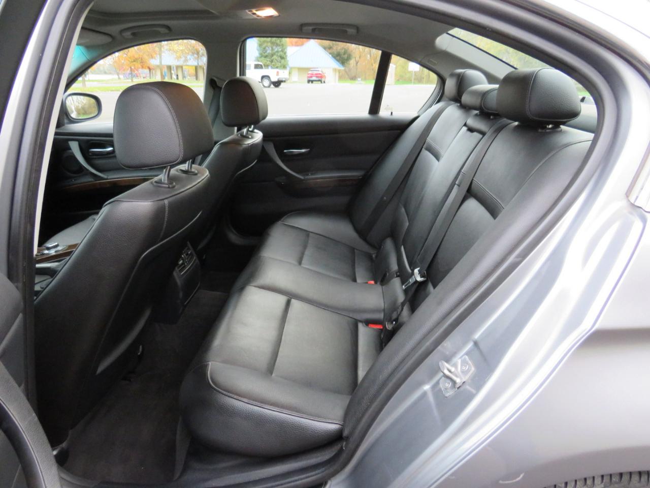 BMW 3-Series 335i xDrive 2011