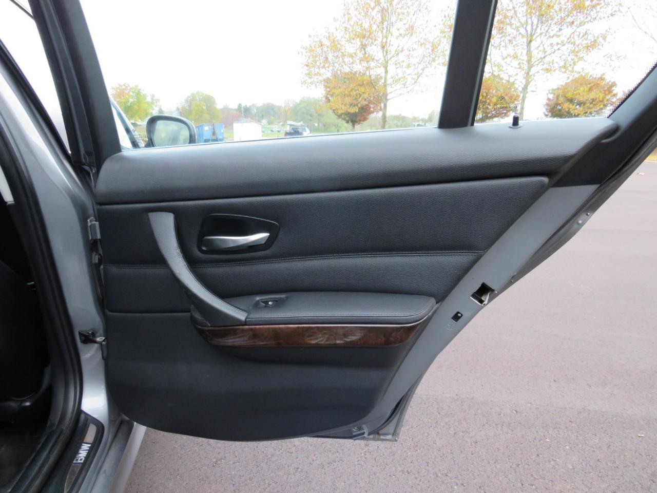 BMW 3-Series 335i xDrive 2011
