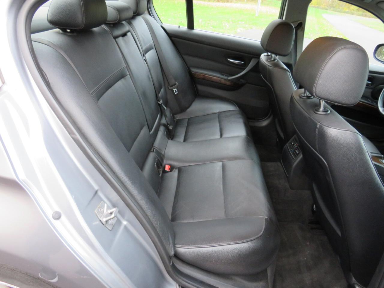 BMW 3-Series 335i xDrive 2011