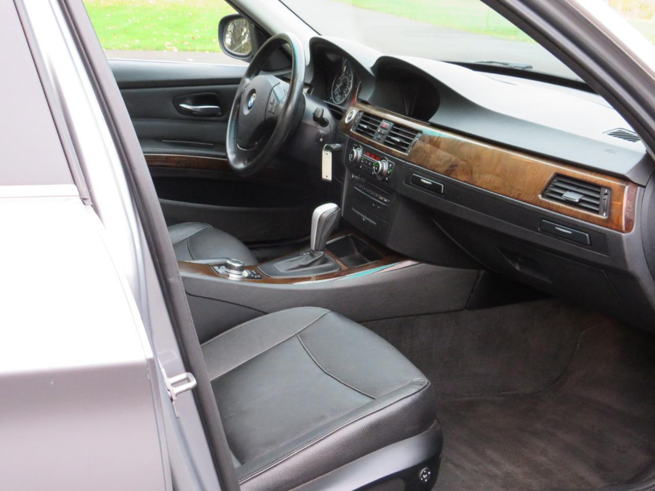 BMW 3-Series 335i xDrive 2011