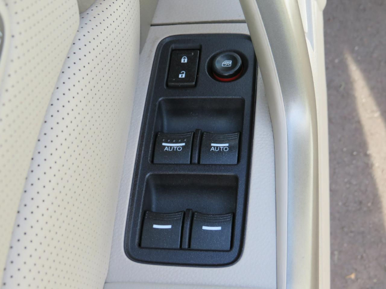 Acura RDX 5-Spd AT SH-AWD with Technology Package 2010