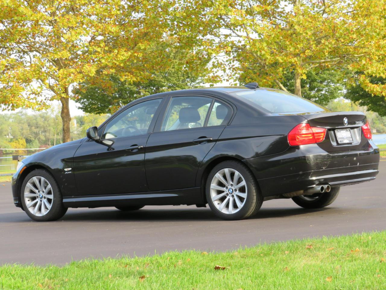 BMW 3-Series 328i xDrive SA 2011