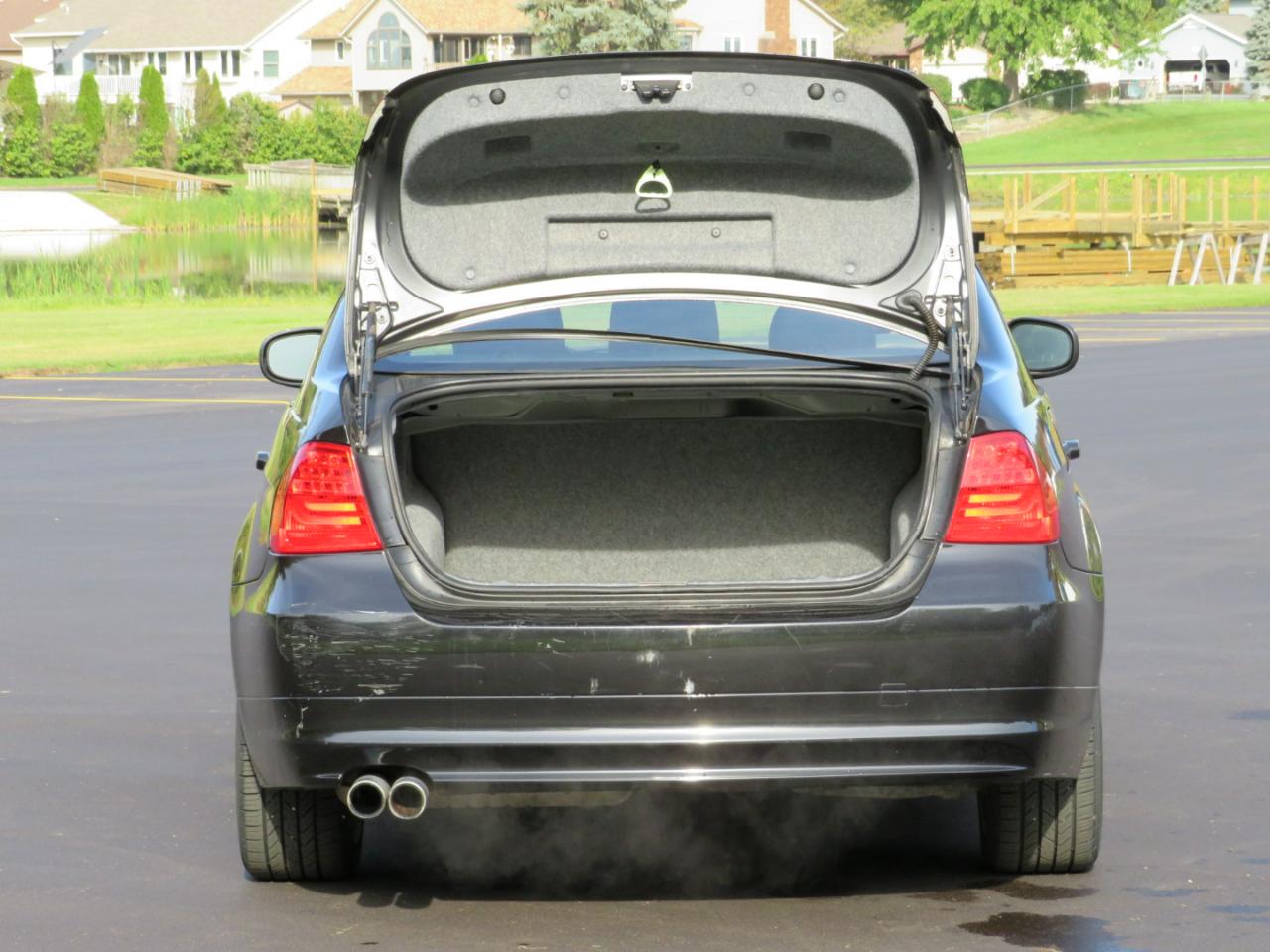 BMW 3-Series 328i xDrive SA 2011