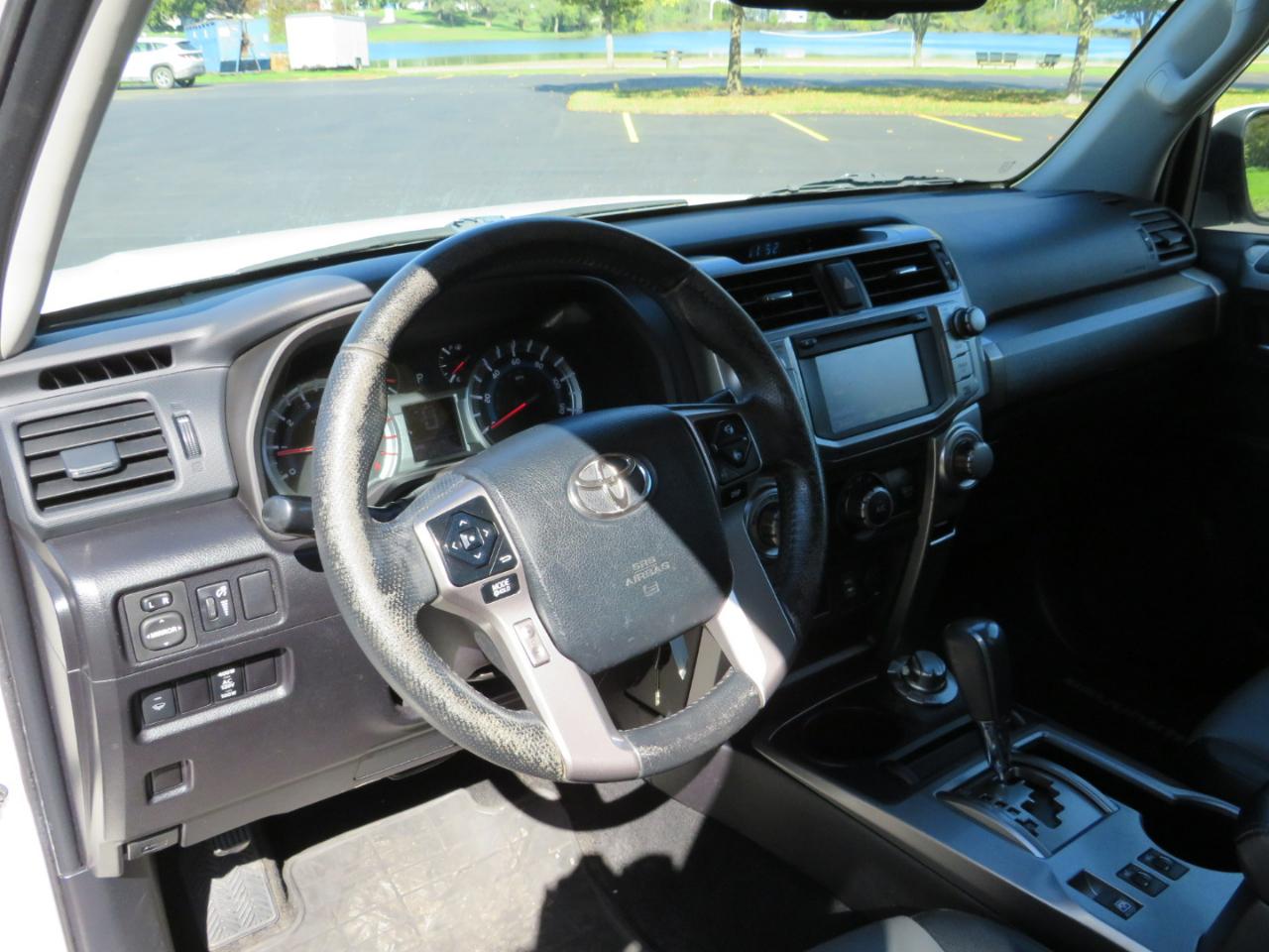 Toyota 4Runner SR5 4WD 2015