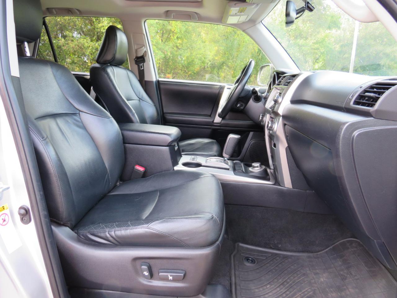 Toyota 4Runner Limited V6 4WD 2013