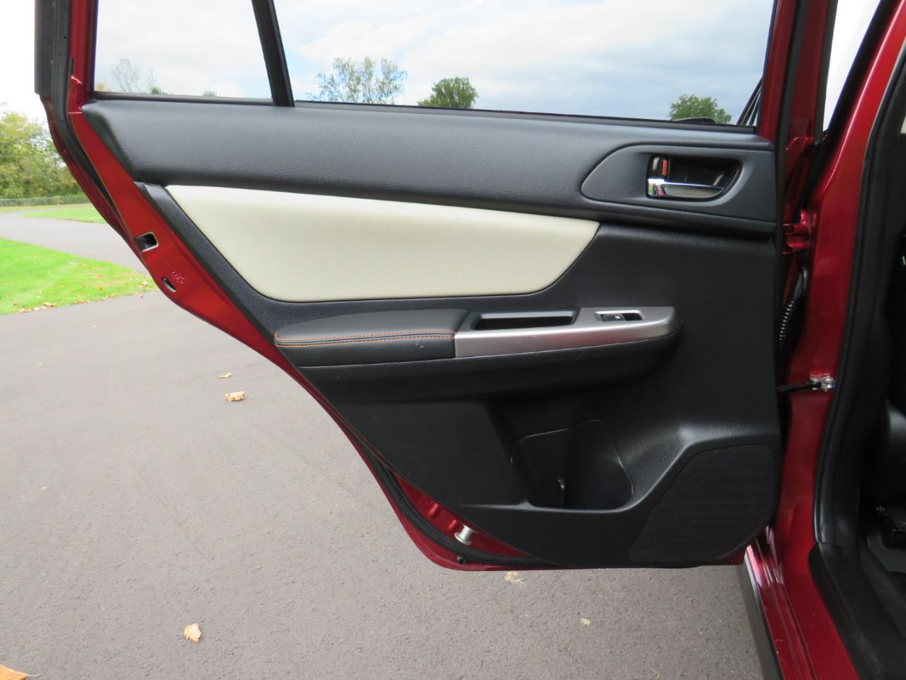 Subaru Crosstrek 2.0i Limited PZEV CVT 2016