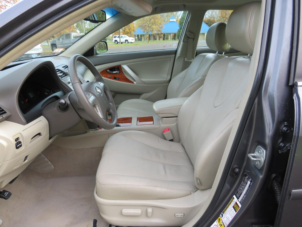 Toyota Camry XLE V6 2010
