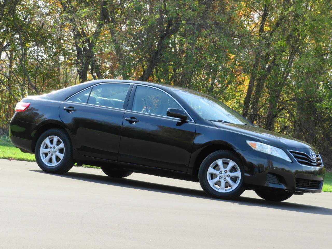 Toyota Camry Base 6-Spd AT 2011