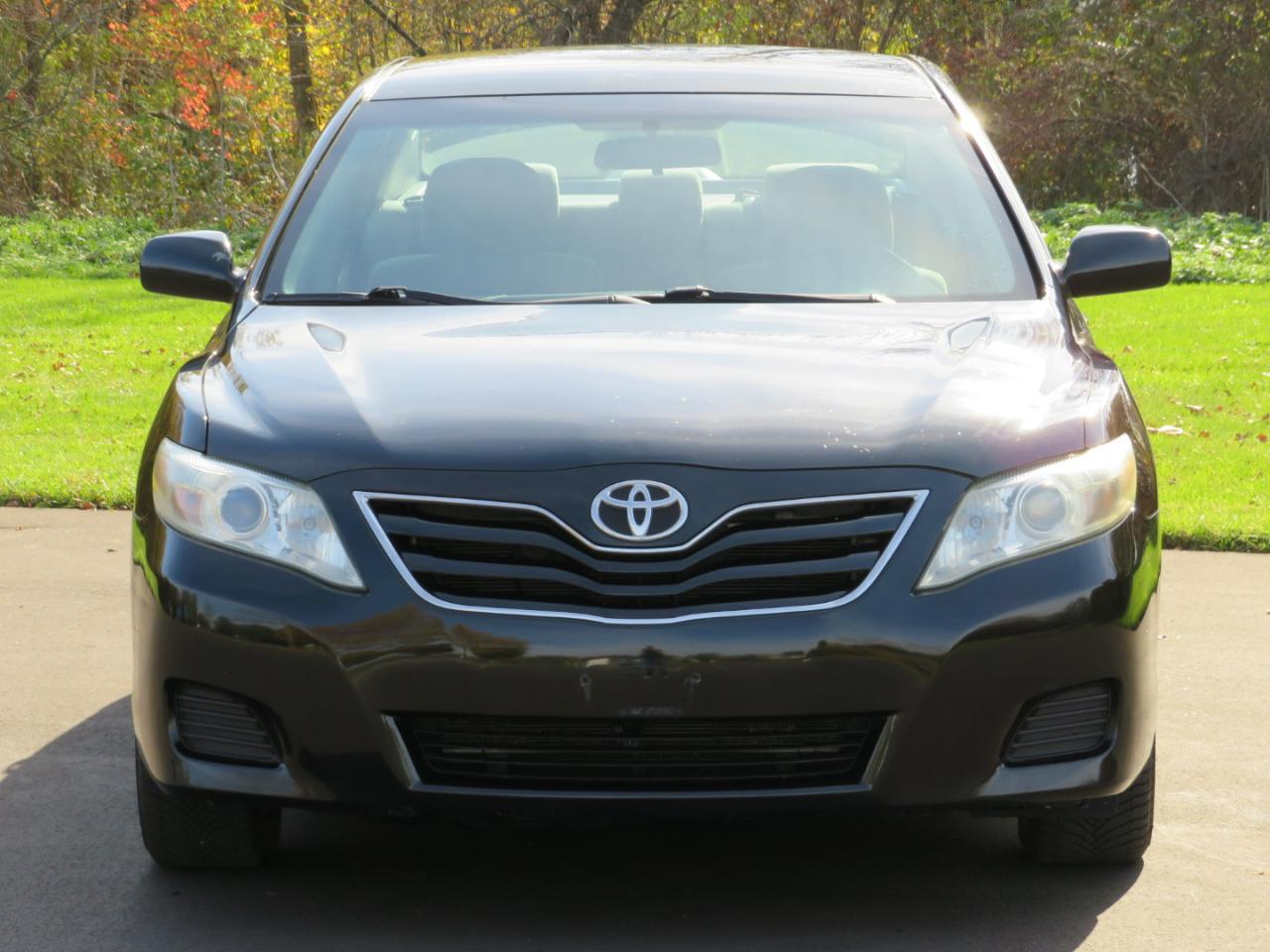 Toyota Camry Base 6-Spd AT 2011