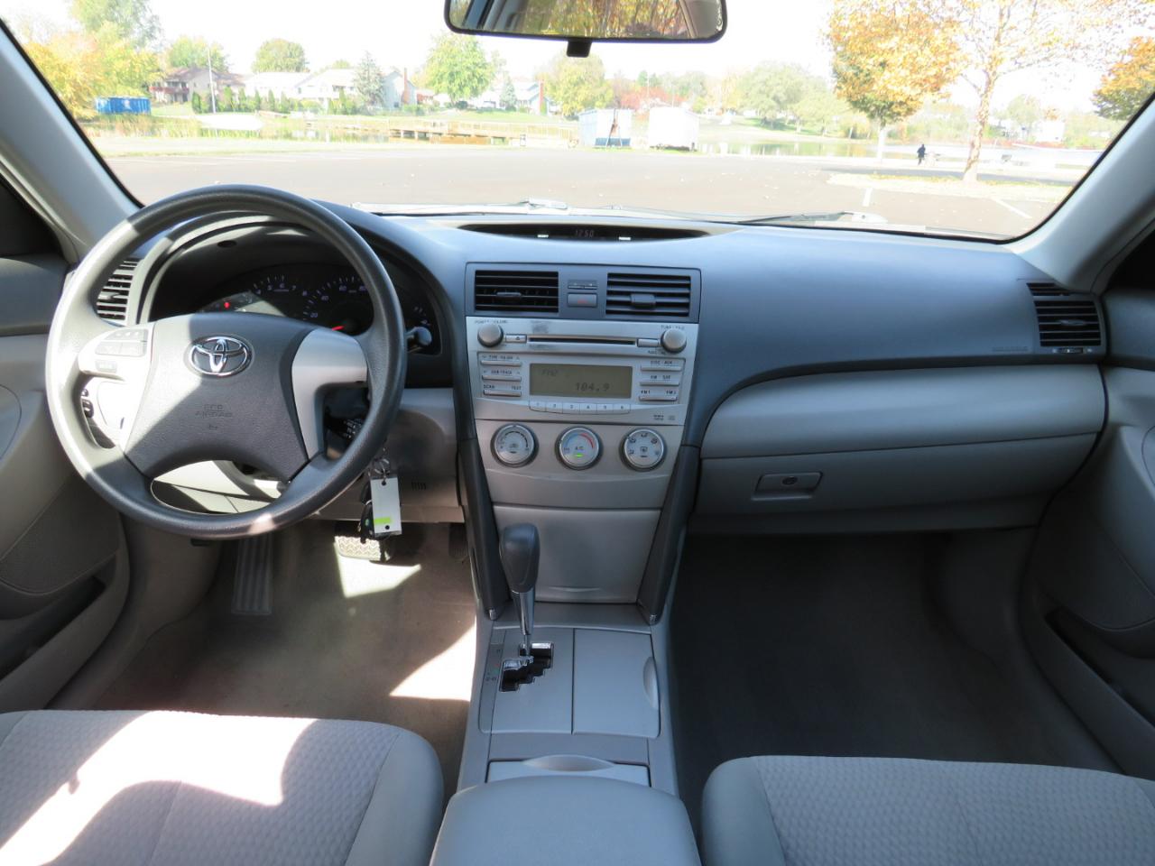 Toyota Camry Base 6-Spd AT 2011