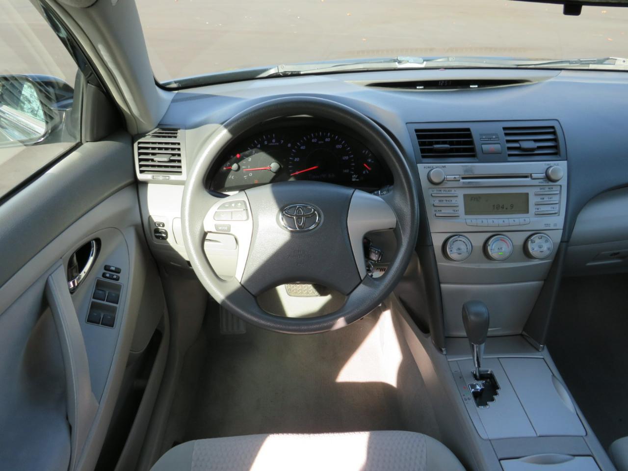 Toyota Camry Base 6-Spd AT 2011