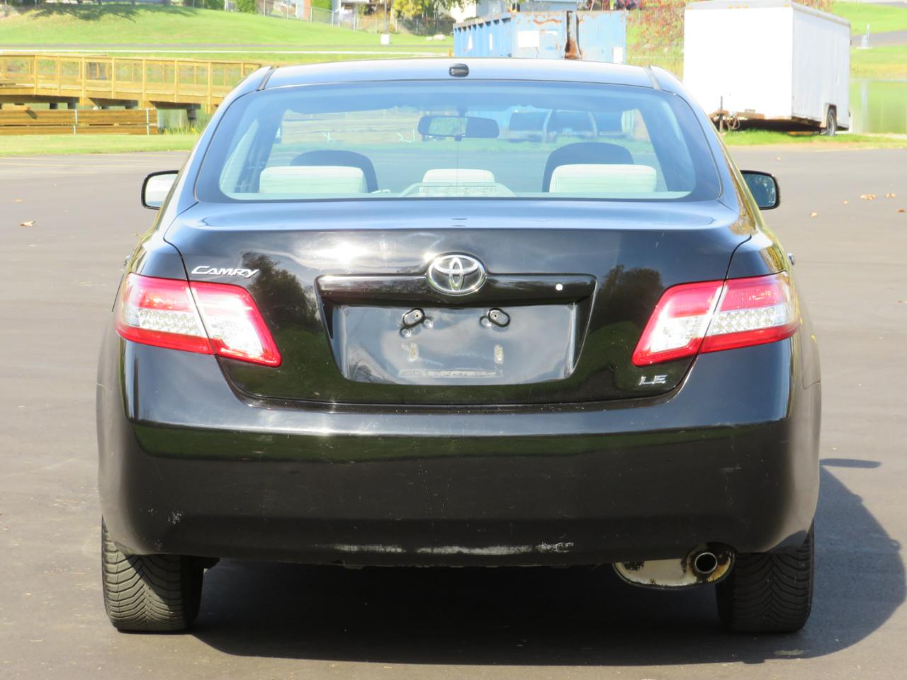 Toyota Camry Base 6-Spd AT 2011