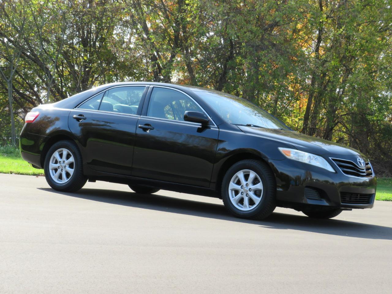 Toyota Camry Base 6-Spd AT 2011