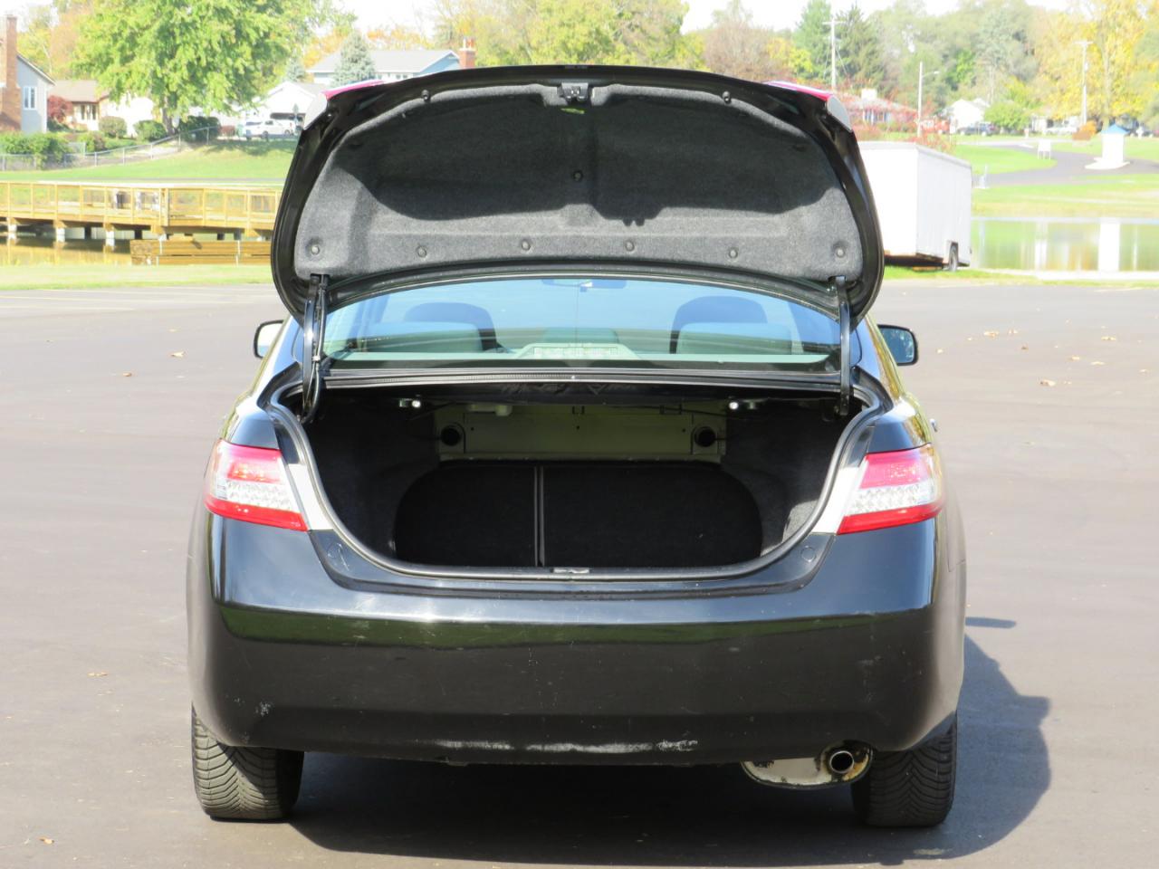 Toyota Camry Base 6-Spd AT 2011
