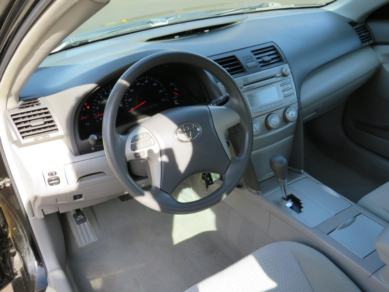 Toyota Camry Base 6-Spd AT 2011