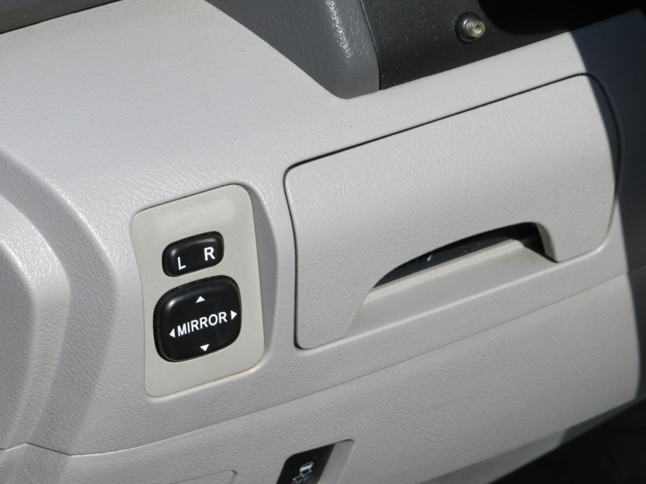 Toyota Camry Base 6-Spd AT 2011