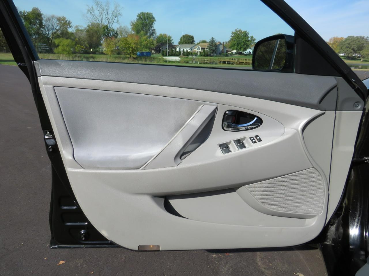 Toyota Camry Base 6-Spd AT 2011