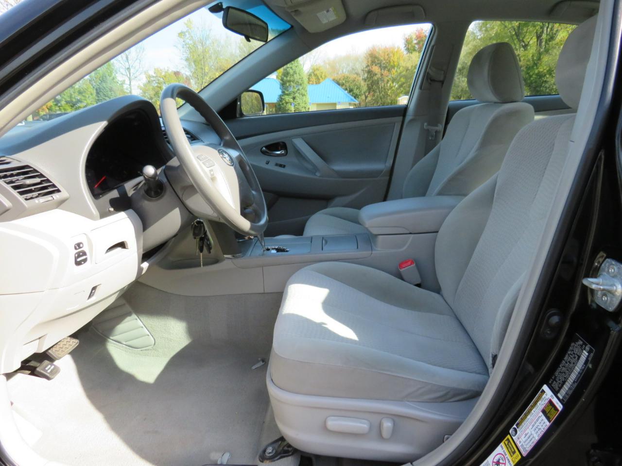 Toyota Camry Base 6-Spd AT 2011