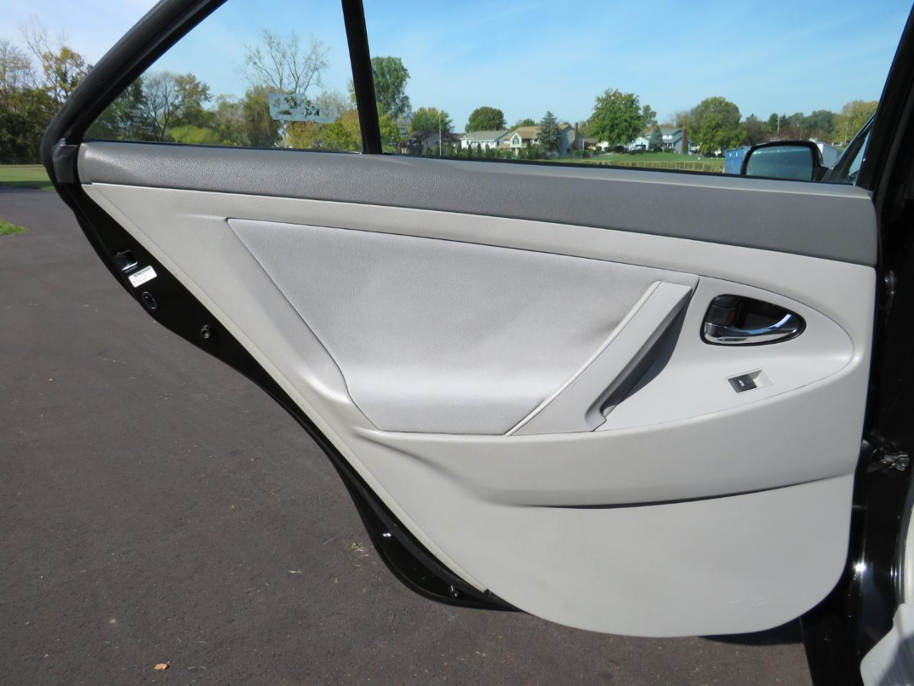 Toyota Camry Base 6-Spd AT 2011