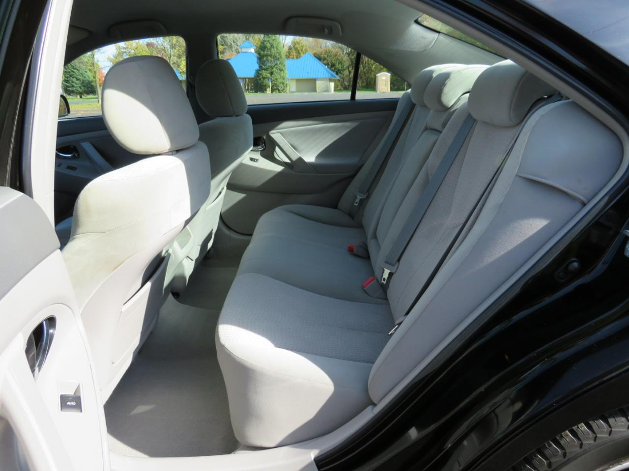 Toyota Camry Base 6-Spd AT 2011