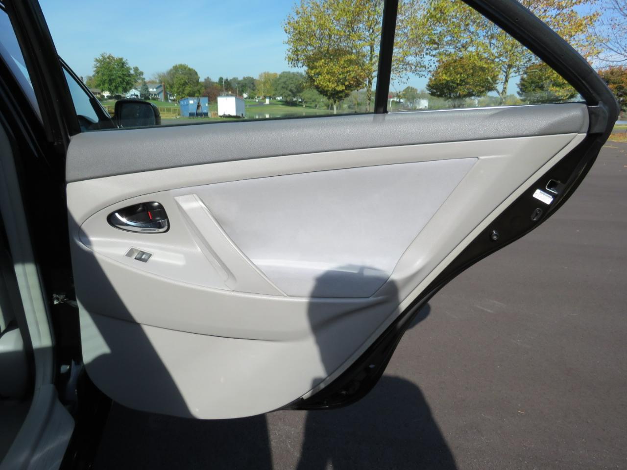 Toyota Camry Base 6-Spd AT 2011